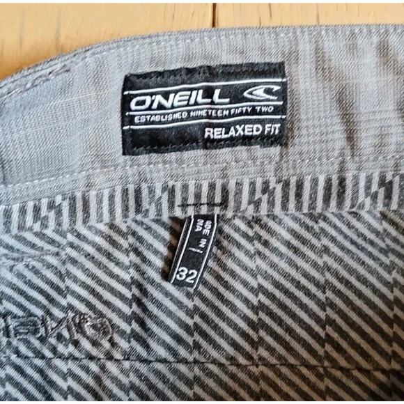 O'Neill Men's Shorts Size 32 Black Delta Plaid Relaxed Fit 11" Inseam Logo Embro - Picture 2 of 7